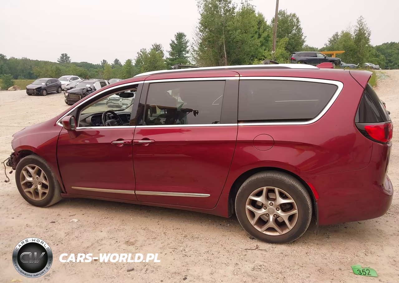 2018 Chrysler Pacifica Touring L Plus VIN:2C4RC1EG8JR322032 - 15