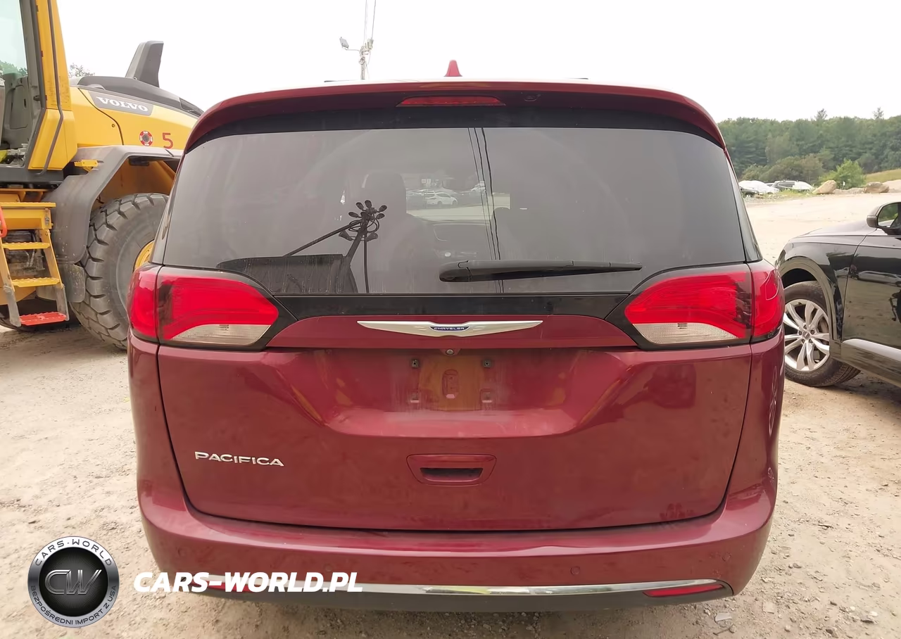 2018 Chrysler Pacifica Touring L Plus VIN:2C4RC1EG8JR322032 - 17