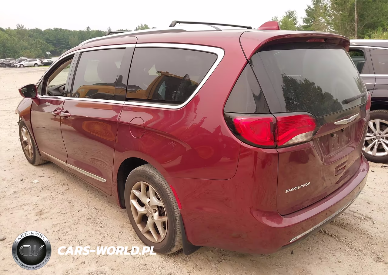 2018 Chrysler Pacifica Touring L Plus VIN:2C4RC1EG8JR322032 - 3