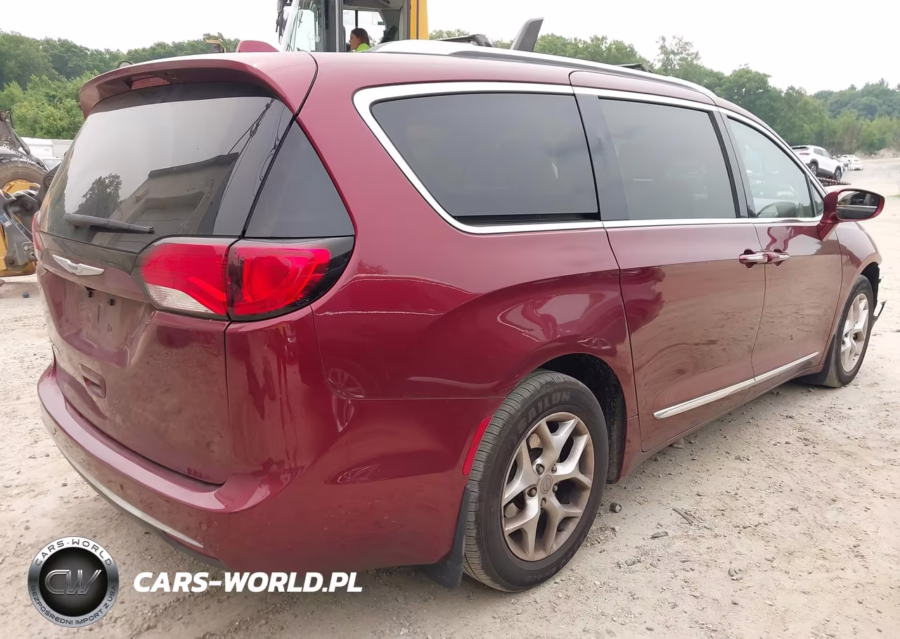 2018 Chrysler Pacifica Touring L Plus VIN:2C4RC1EG8JR322032 - 4
