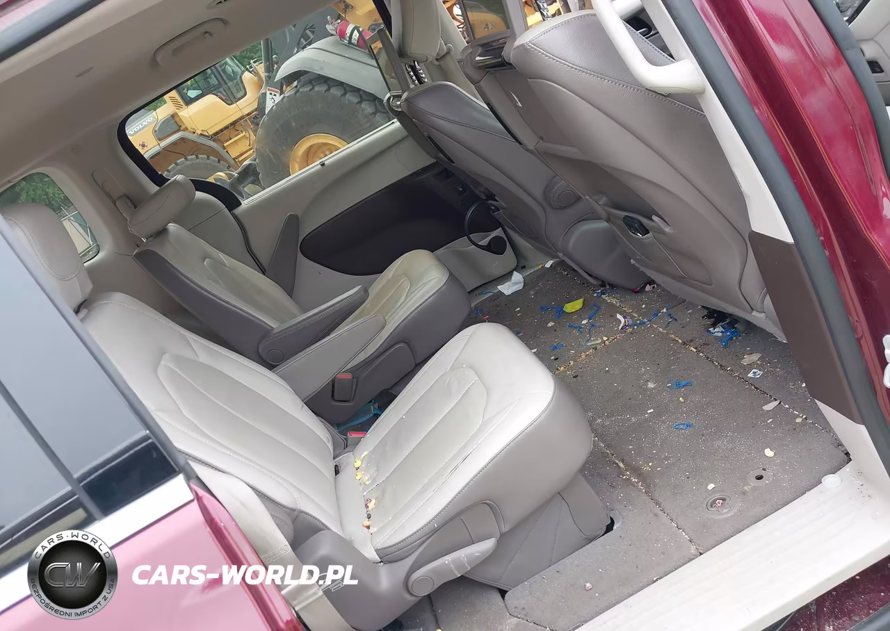 2018 Chrysler Pacifica Touring L Plus VIN:2C4RC1EG8JR322032 - 8