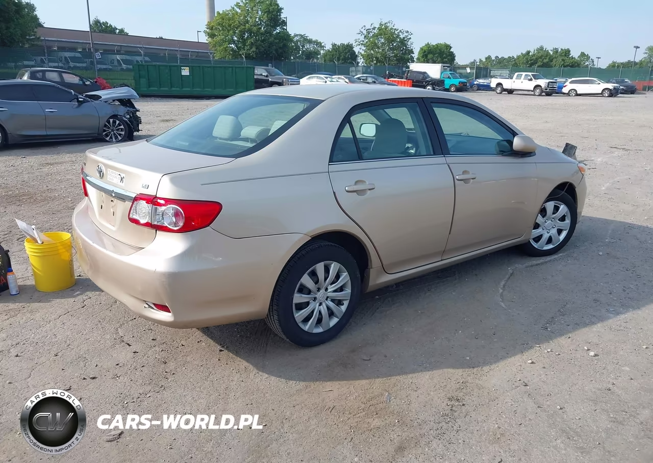 2013 Toyota Corolla Le VIN:2T1BU4EE4DC992681 - 4