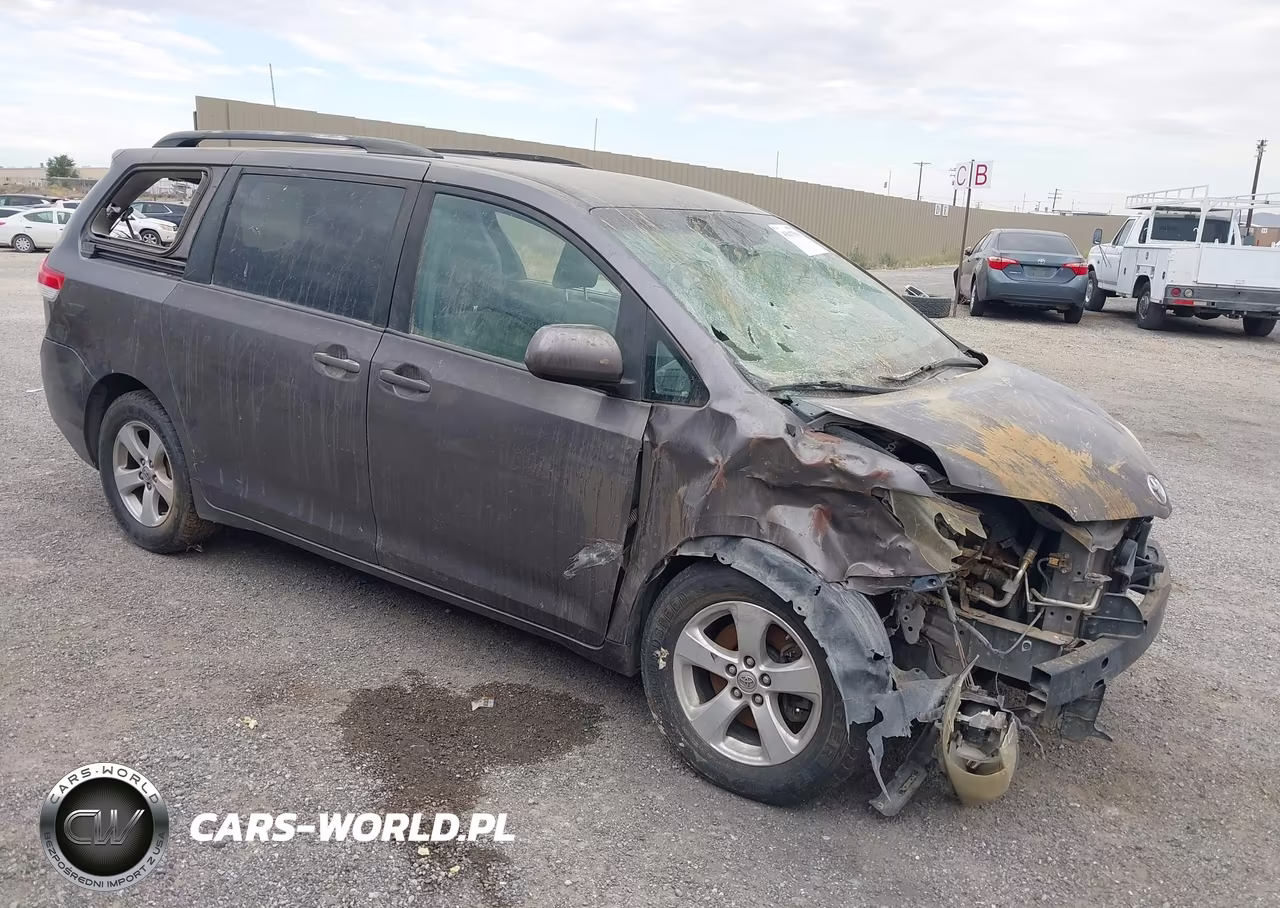 2013 Toyota Sienna Le V6 8 Passenger – zdjęcie 1 z 16