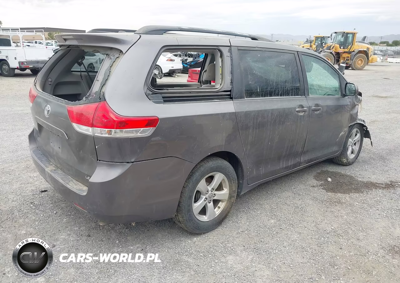 2013 Toyota Sienna Le V6 8 Passenger VIN:5TDKK3DCXDS377981 - 4