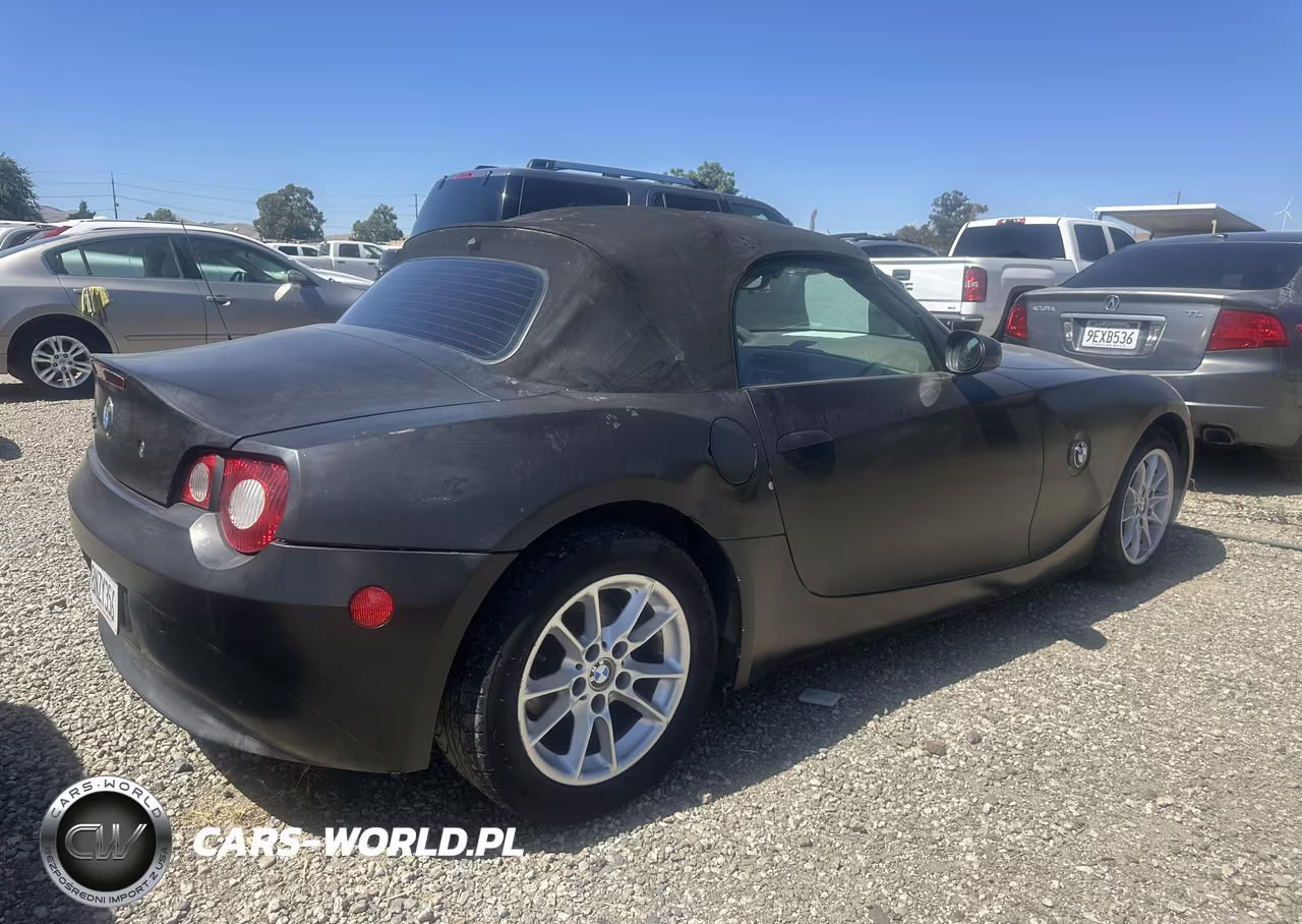 2005 BMW Z4 2.5I VIN:4USBT33525LR71333 - 3