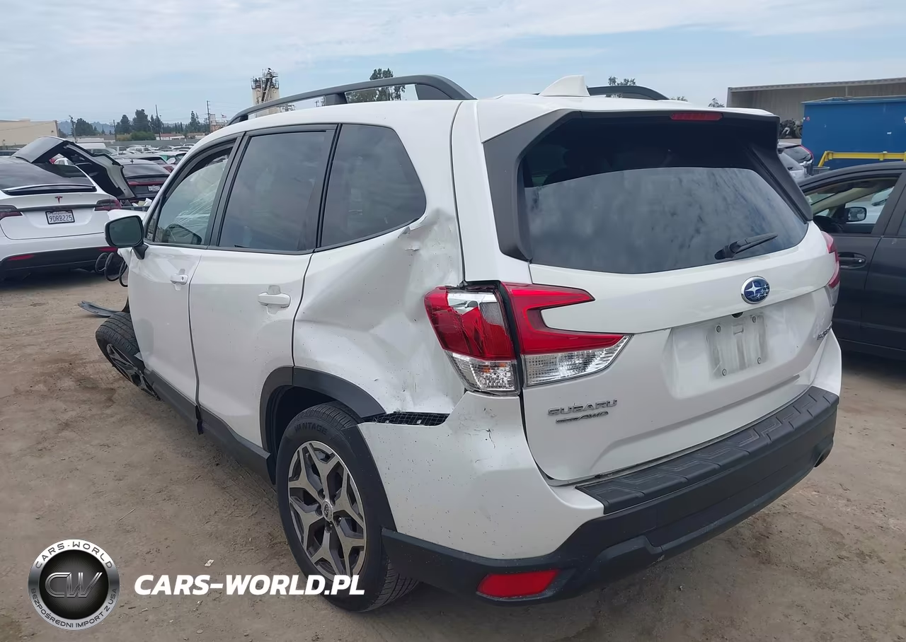 2021 Subaru Forester Premium VIN:JF2SKAFC8MH536357 - 3