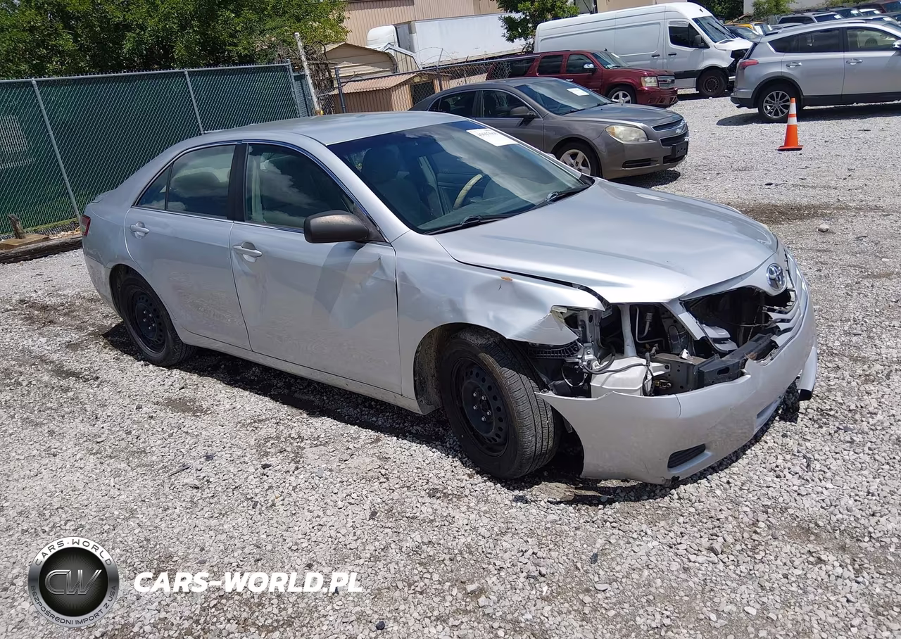 2010 Toyota Camry Le – zdjęcie 1 z 13