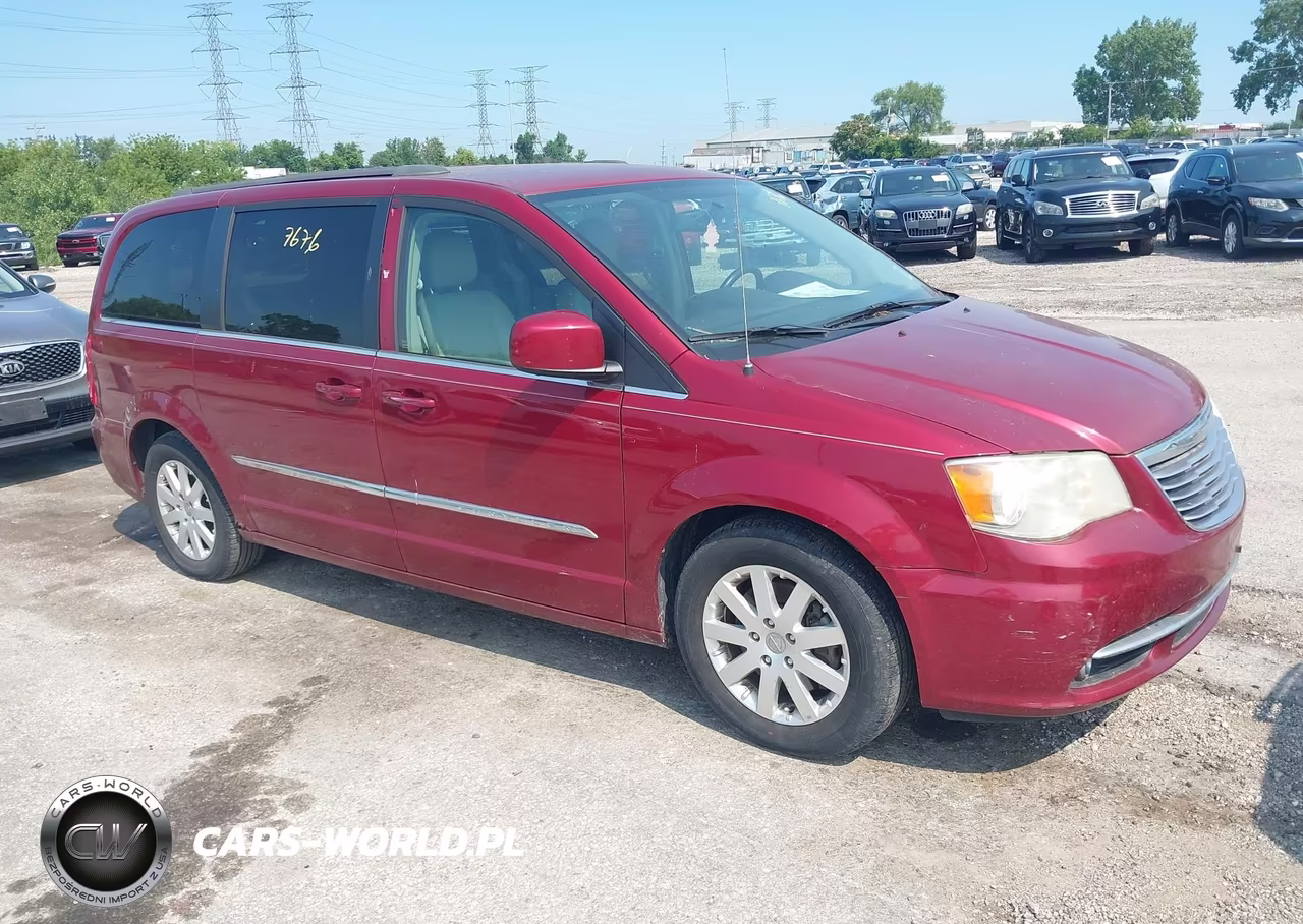 2013 Chrysler Town & Country Touring – zdjęcie 1 z 11