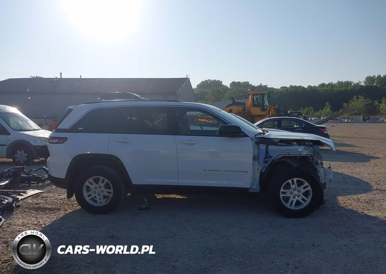 2023 Jeep Grand Cherokee Laredo 4X4 VIN:1C4RJHAG4PC596298 - 14