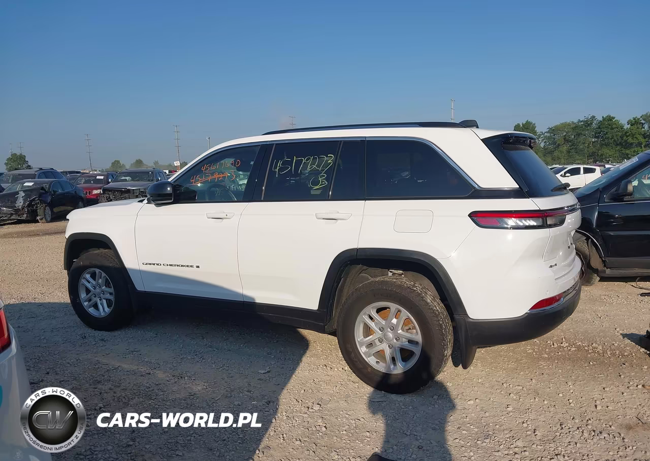 2023 Jeep Grand Cherokee Laredo 4X4 VIN:1C4RJHAG4PC596298 - 15