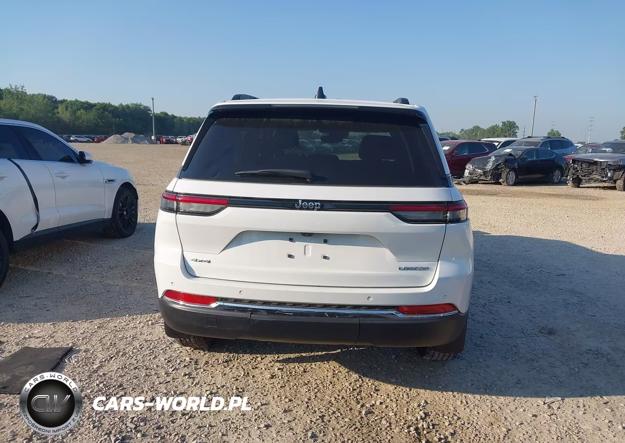 2023 Jeep Grand Cherokee Laredo 4X4 VIN:1C4RJHAG4PC596298 - 17
