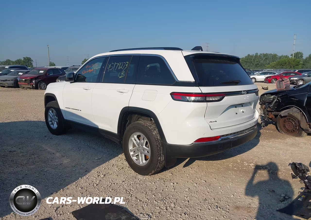 2023 Jeep Grand Cherokee Laredo 4X4 VIN:1C4RJHAG4PC596298 - 3