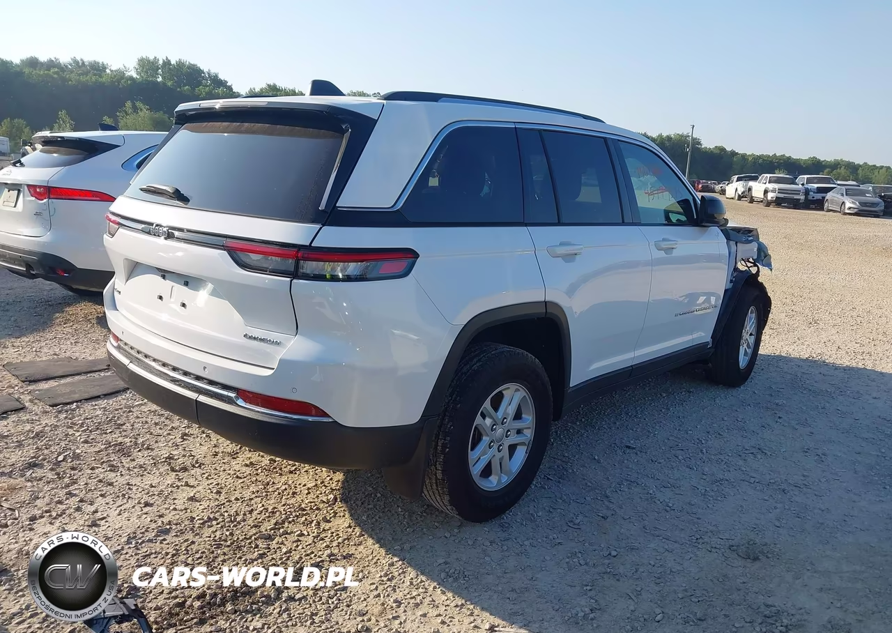 2023 Jeep Grand Cherokee Laredo 4X4 VIN:1C4RJHAG4PC596298 - 4