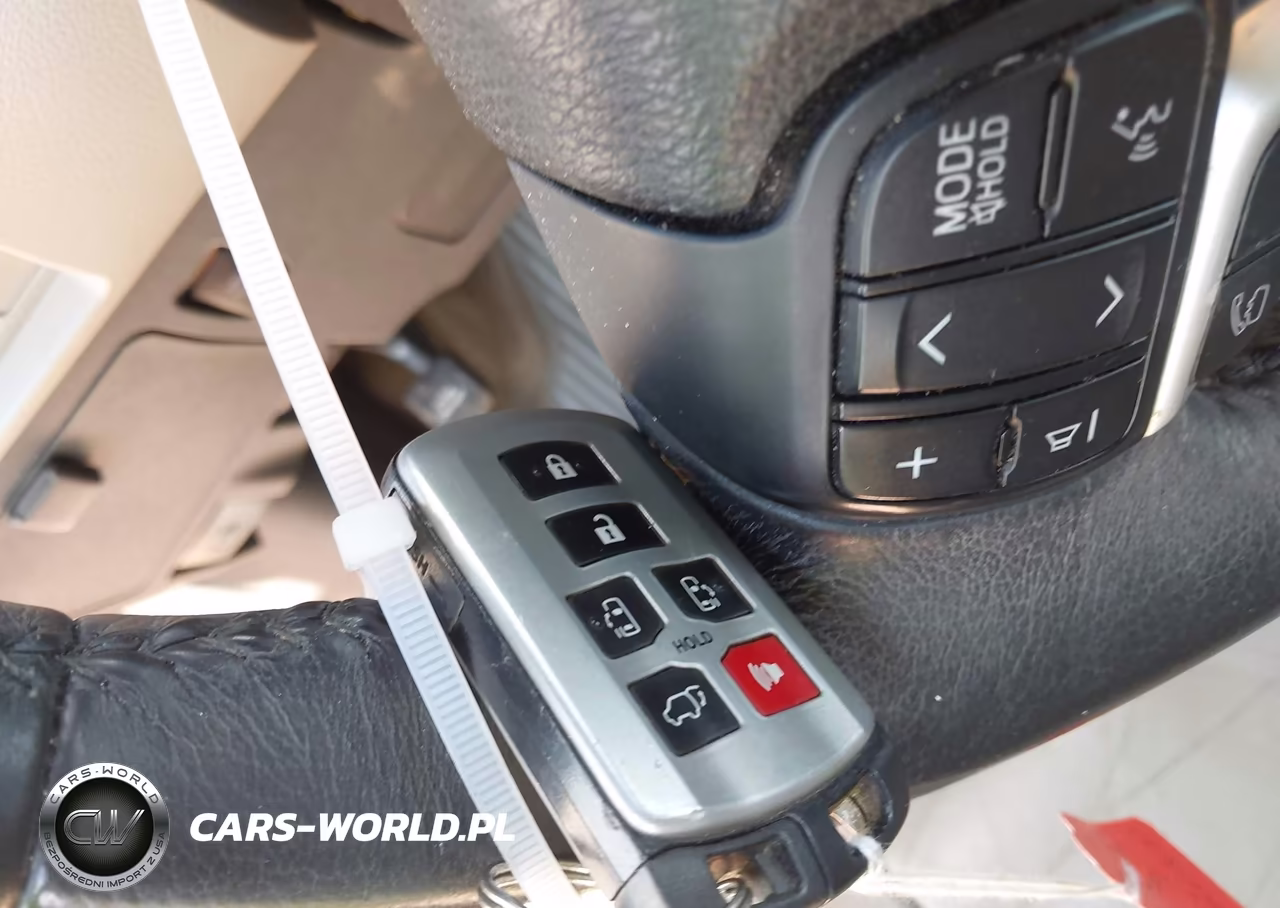 2017 Toyota Sienna Xle 8 Passenger VIN:5TDYZ3DC5HS820582 - 11