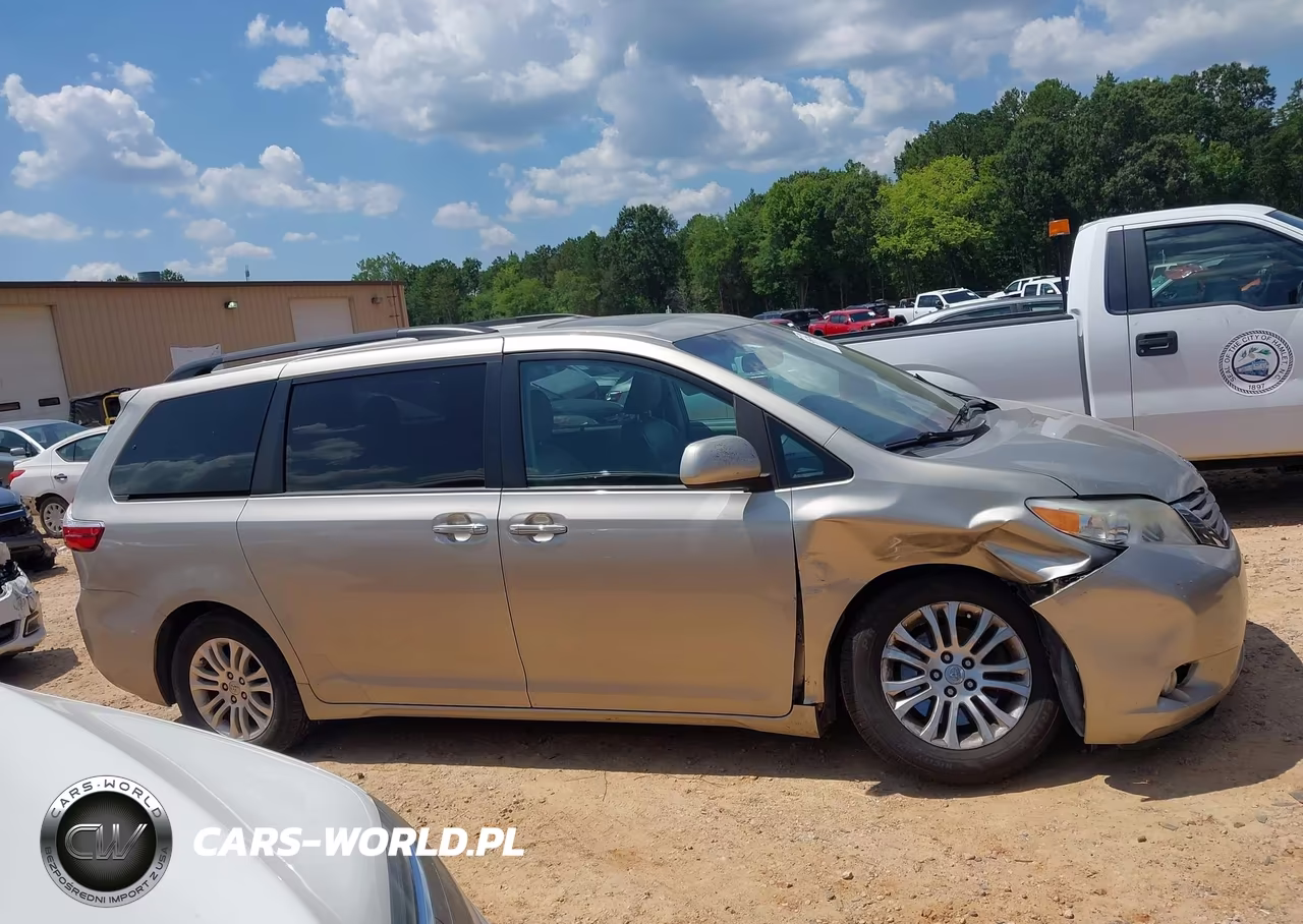 2017 Toyota Sienna Xle 8 Passenger VIN:5TDYZ3DC5HS820582 - 13