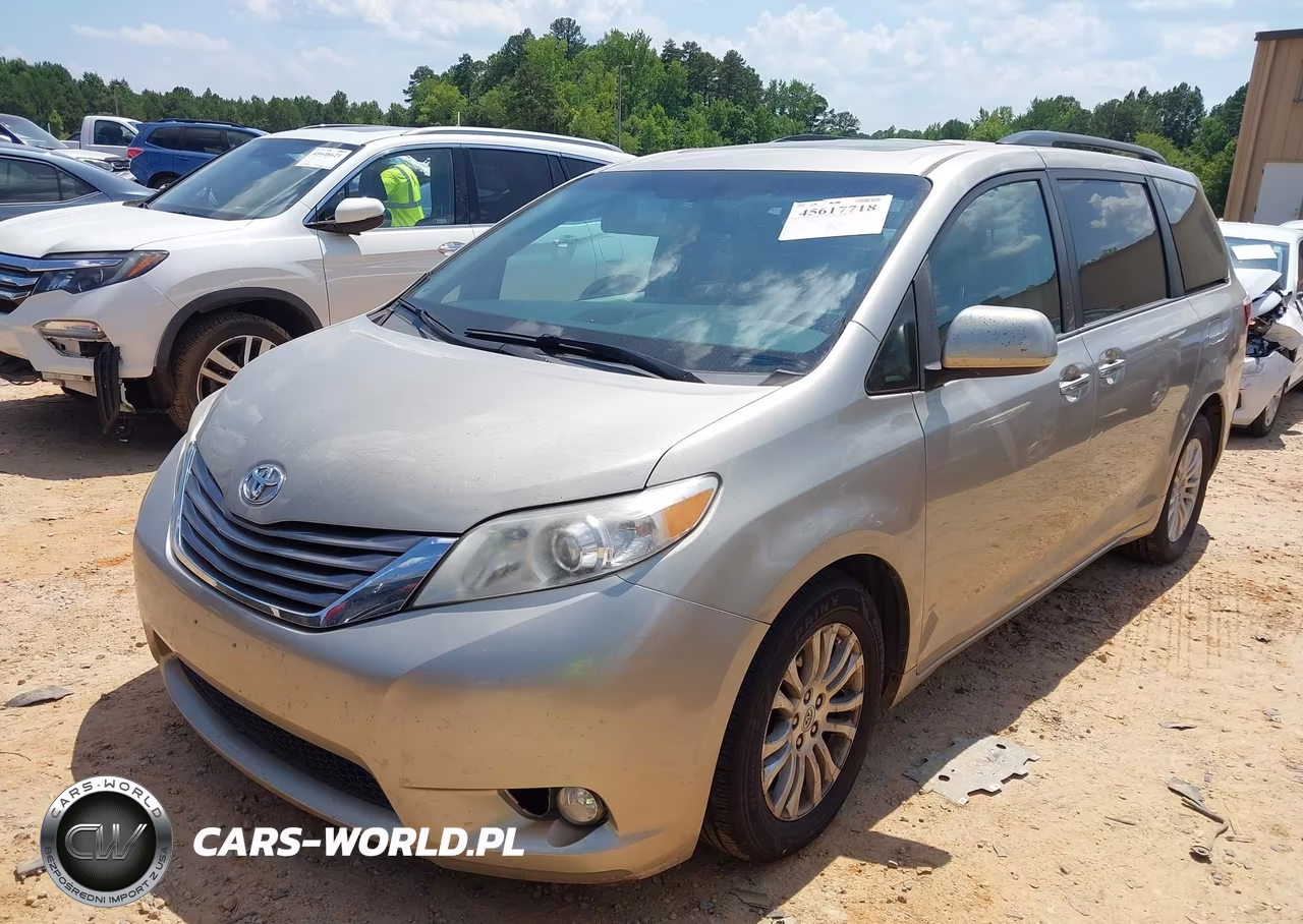 2017 Toyota Sienna Xle 8 Passenger VIN:5TDYZ3DC5HS820582 - 2