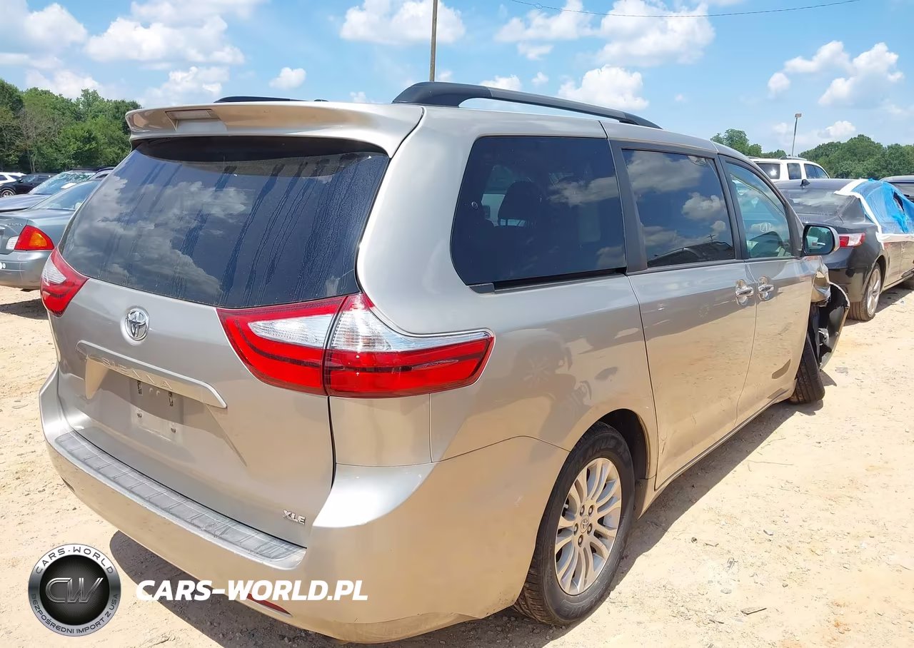 2017 Toyota Sienna Xle 8 Passenger VIN:5TDYZ3DC5HS820582 - 4