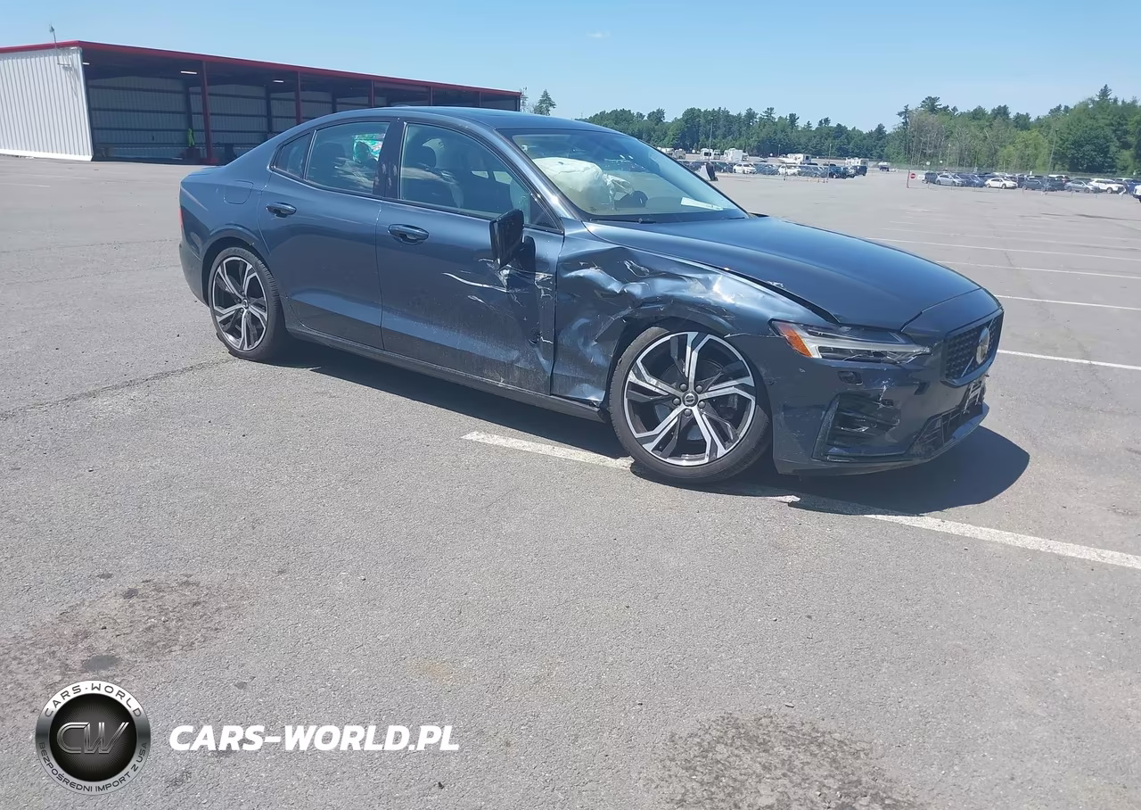 2024 Volvo S60 B5 Plus Dark Theme – zdjęcie 1 z 16