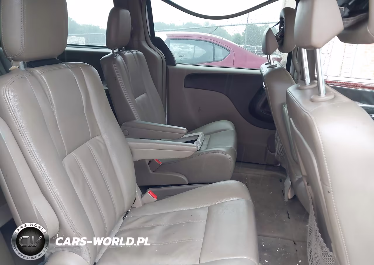 2014 Chrysler Town & Country Touring VIN:2C4RC1BG2ER439051 - 8