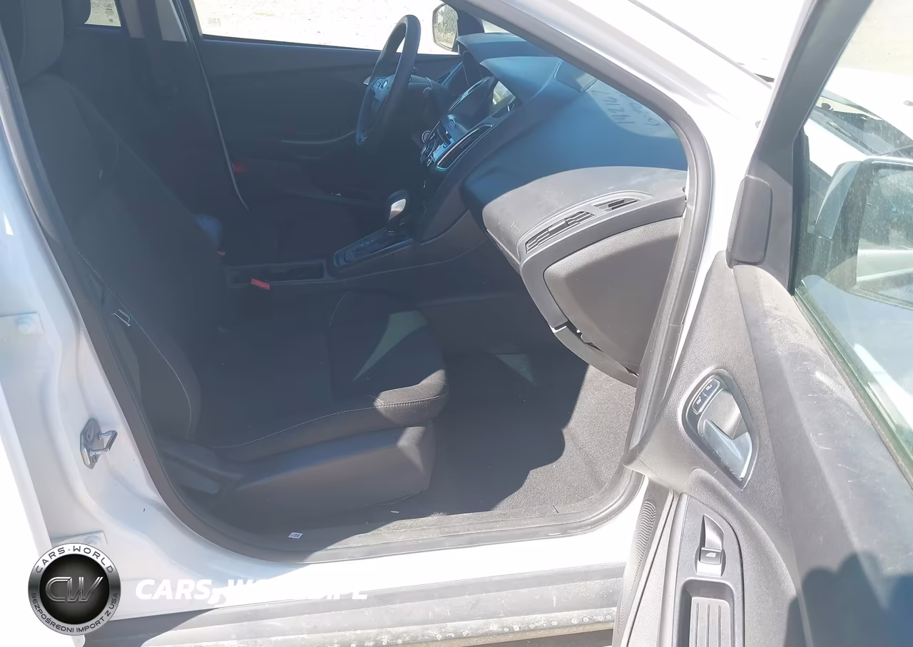 2017 Ford Focus Sel VIN:1FADP3H20HL223322 - 5