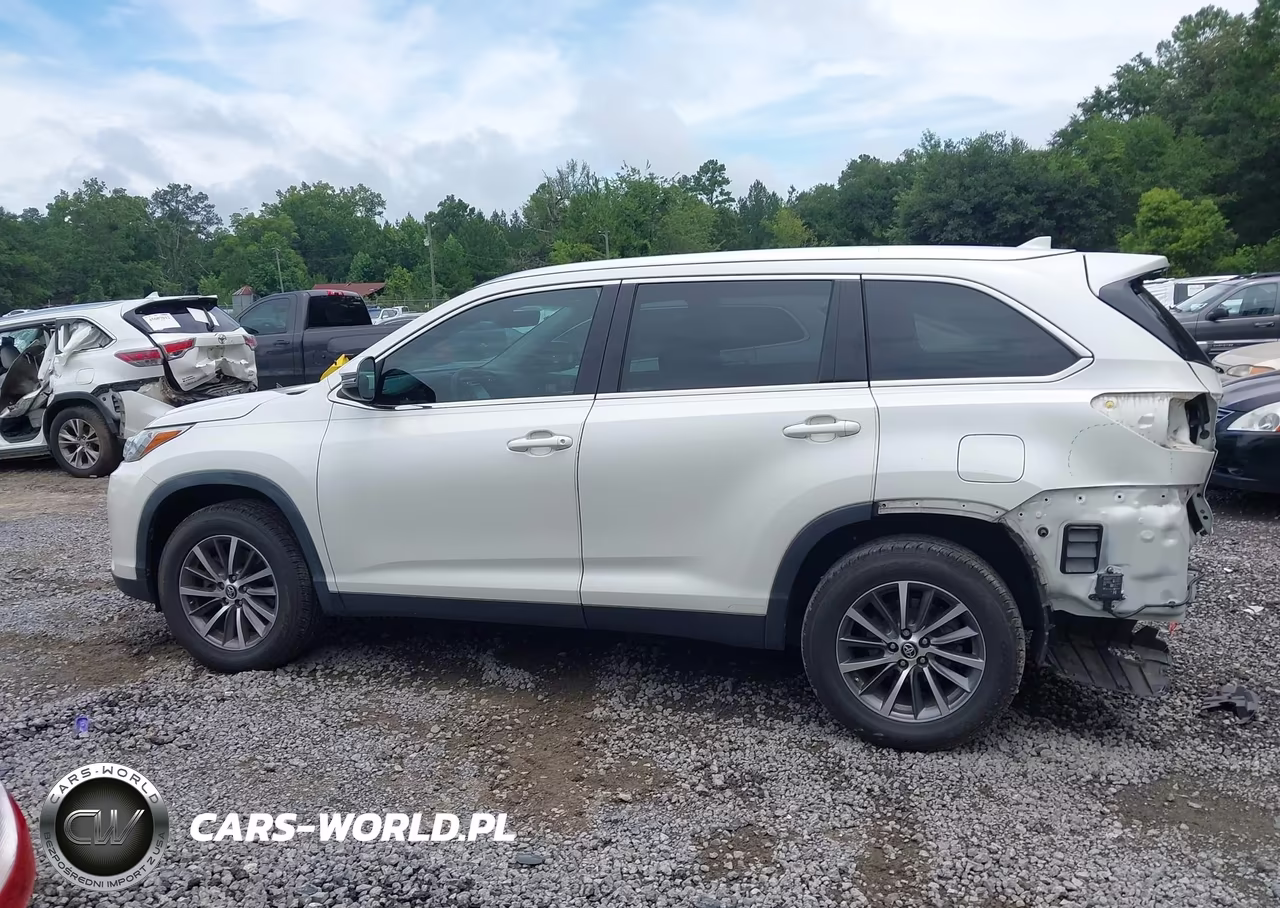 2019 Toyota Highlander Xle VIN:5TDKZRFH3KS551121 - 15