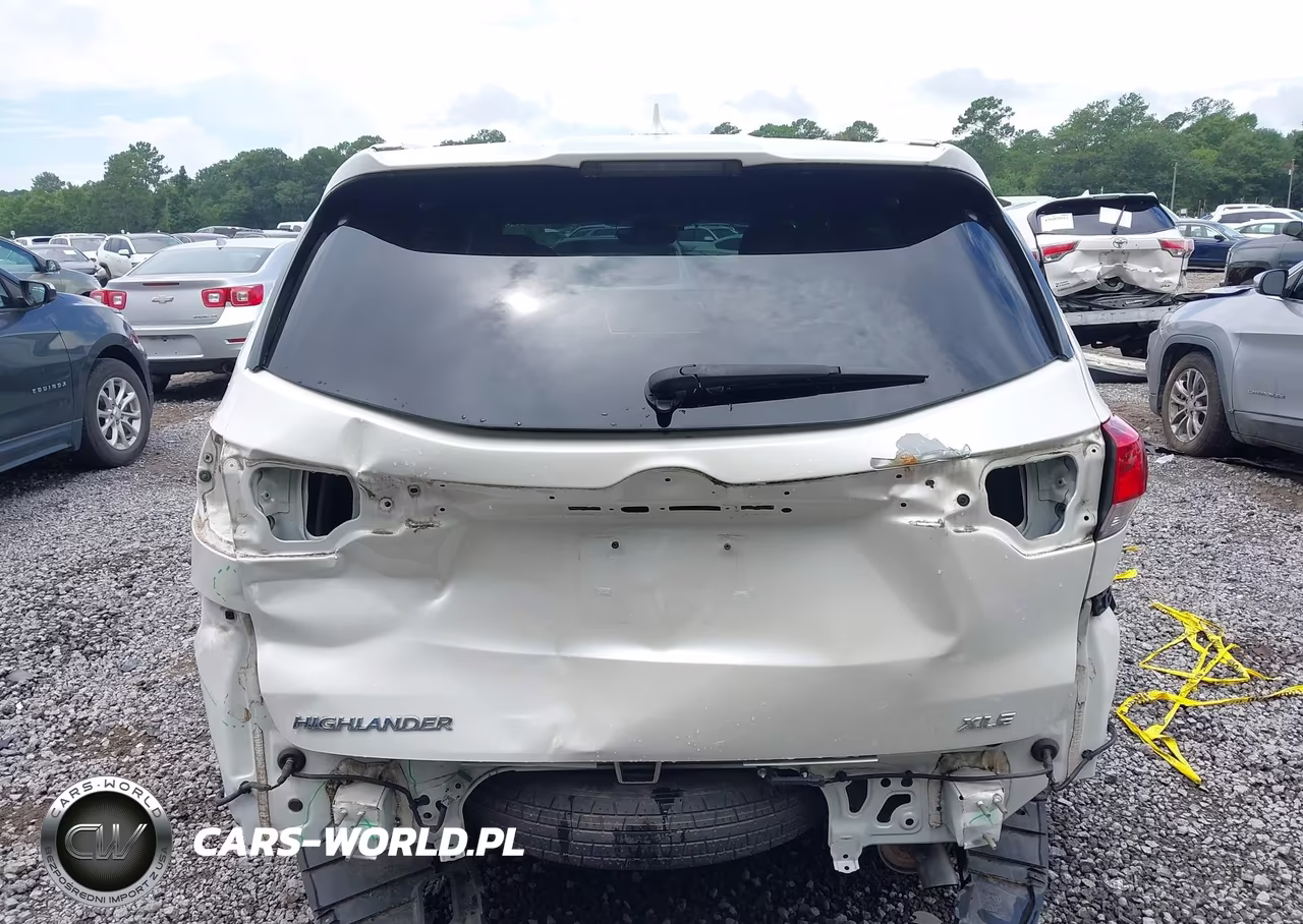 2019 Toyota Highlander Xle VIN:5TDKZRFH3KS551121 - 17