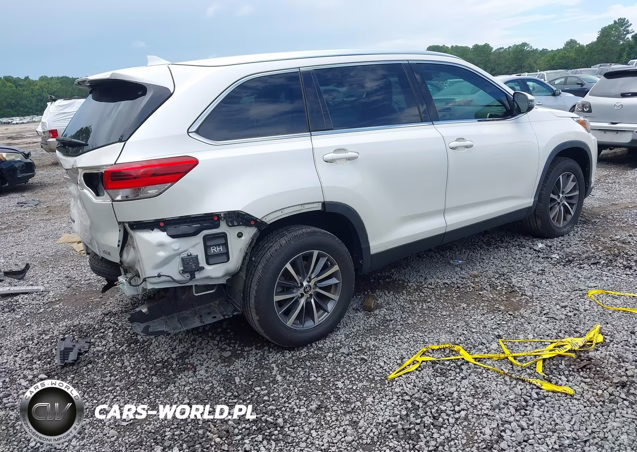 2019 Toyota Highlander Xle VIN:5TDKZRFH3KS551121 - 4