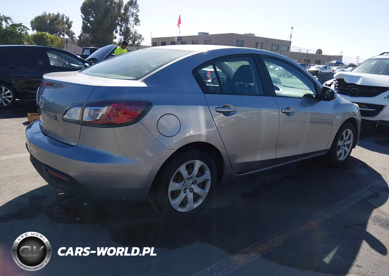2011 Mazda Mazda3 I Sport VIN:JM1BL1UGXB1408502 - 4