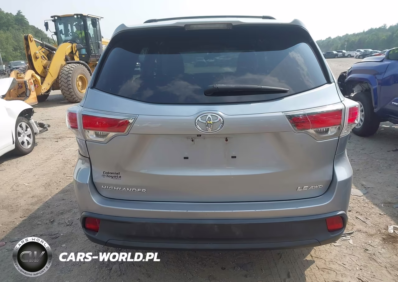 2015 Toyota Highlander Le V6 VIN:5TDBKRFH4FS158089 - 17