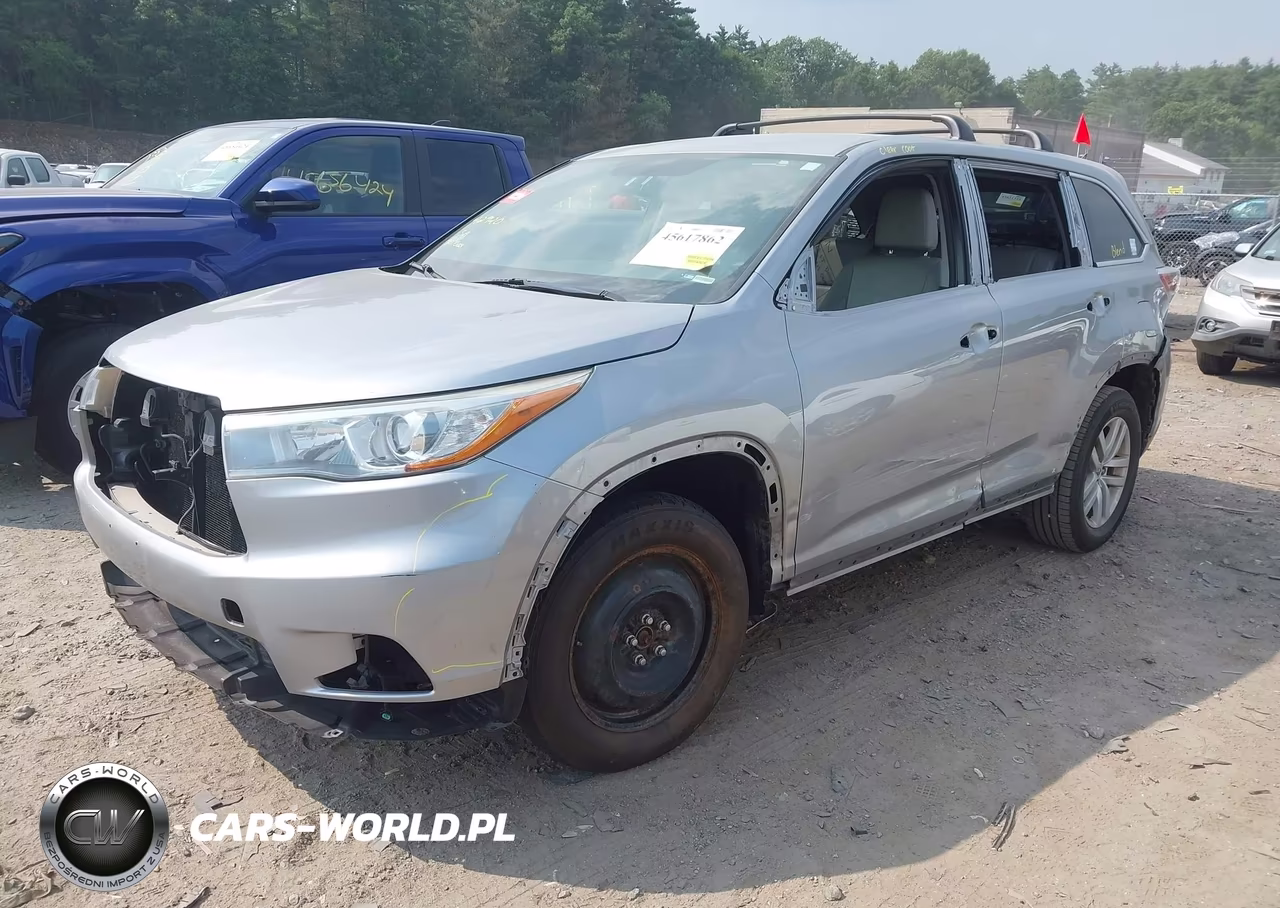 2015 Toyota Highlander Le V6 VIN:5TDBKRFH4FS158089 - 2