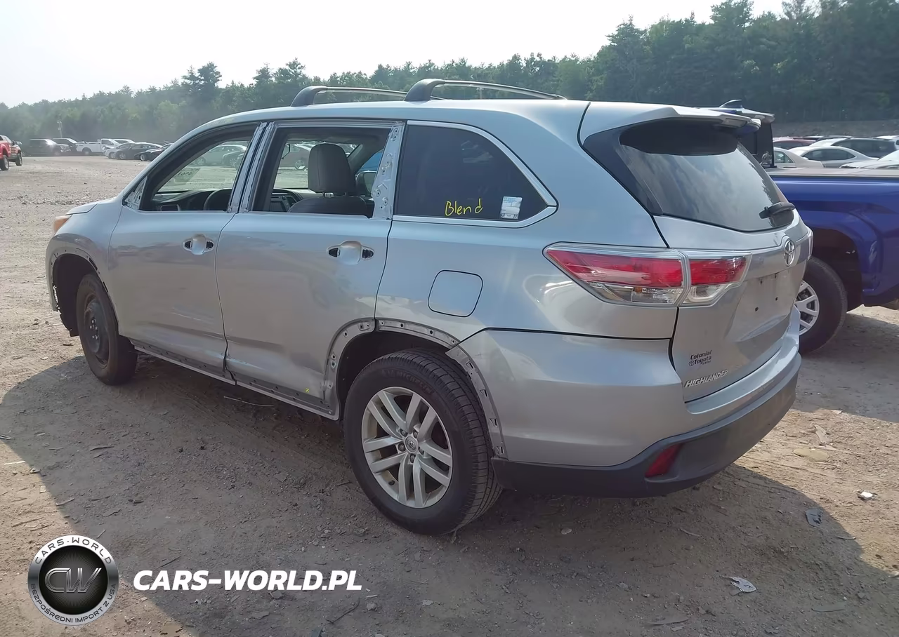 2015 Toyota Highlander Le V6 VIN:5TDBKRFH4FS158089 - 3