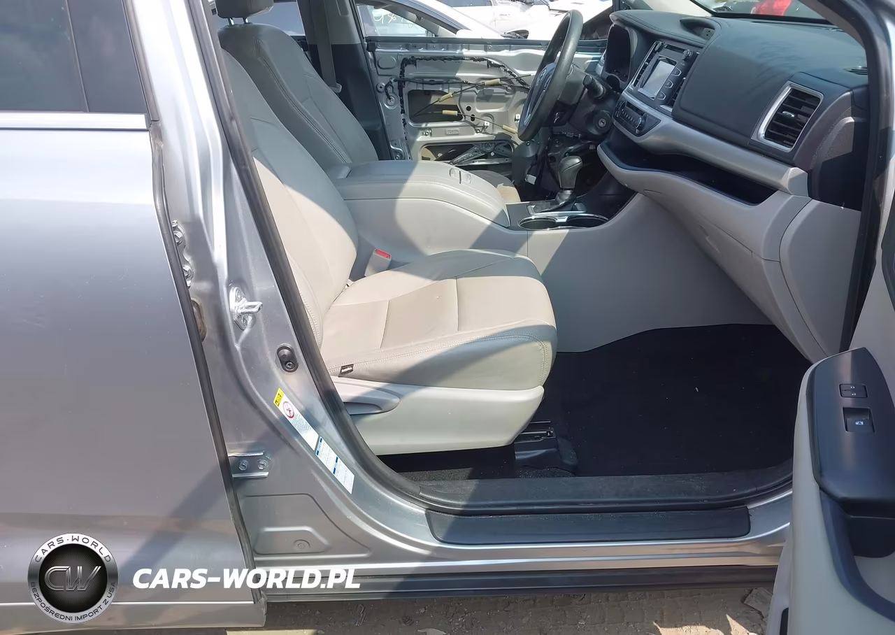 2015 Toyota Highlander Le V6 VIN:5TDBKRFH4FS158089 - 5
