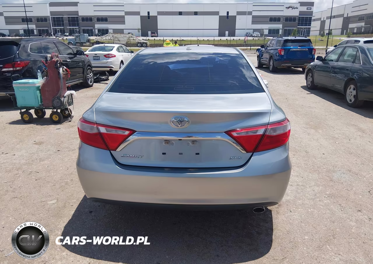2015 Toyota Camry Xle VIN:4T4BF1FK4FR451585 - 16