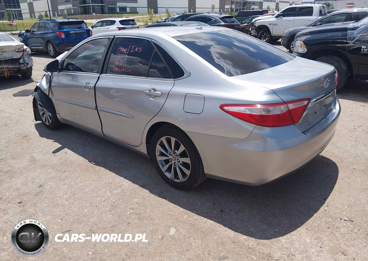 2015 Toyota Camry Xle VIN:4T4BF1FK4FR451585 - 3
