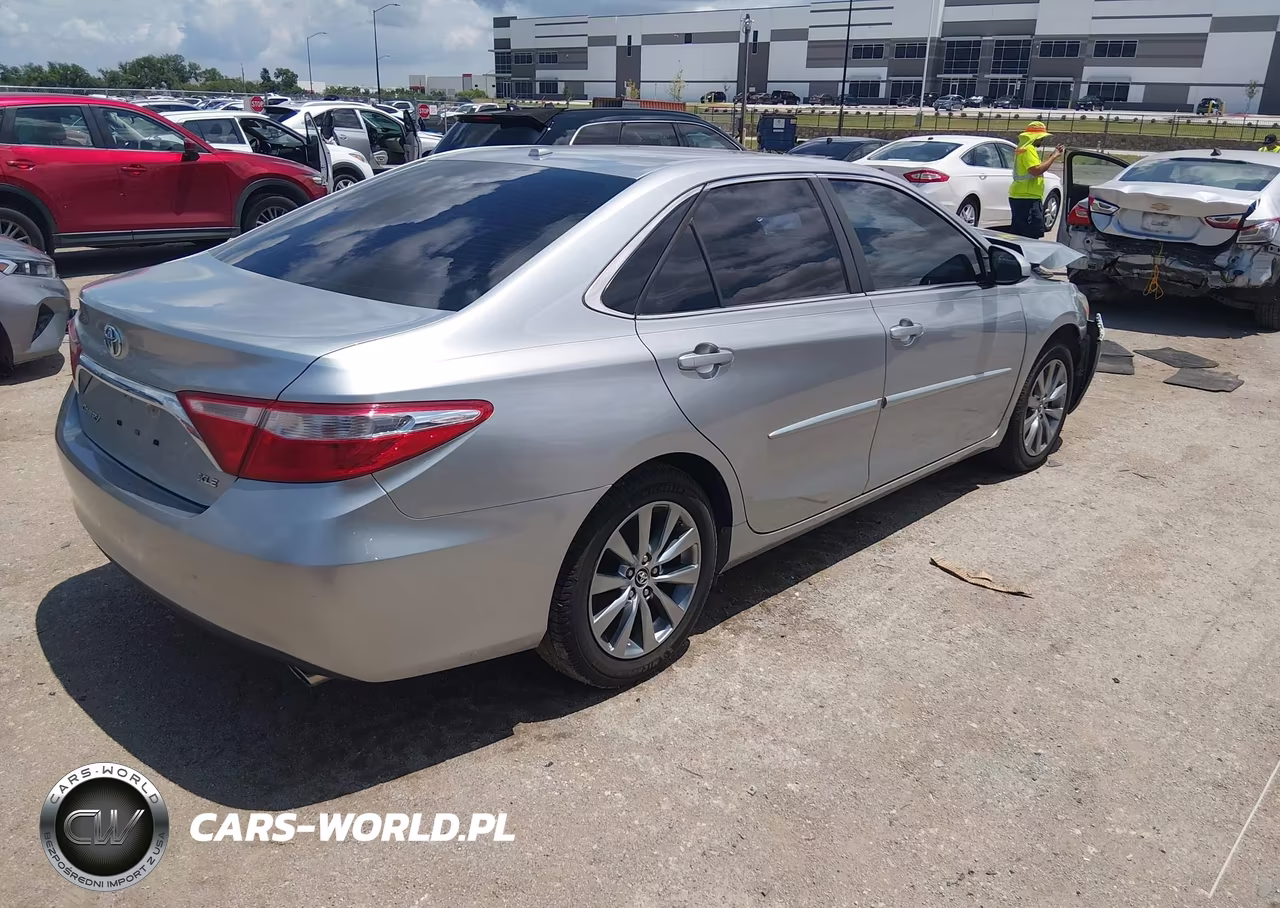 2015 Toyota Camry Xle VIN:4T4BF1FK4FR451585 - 4