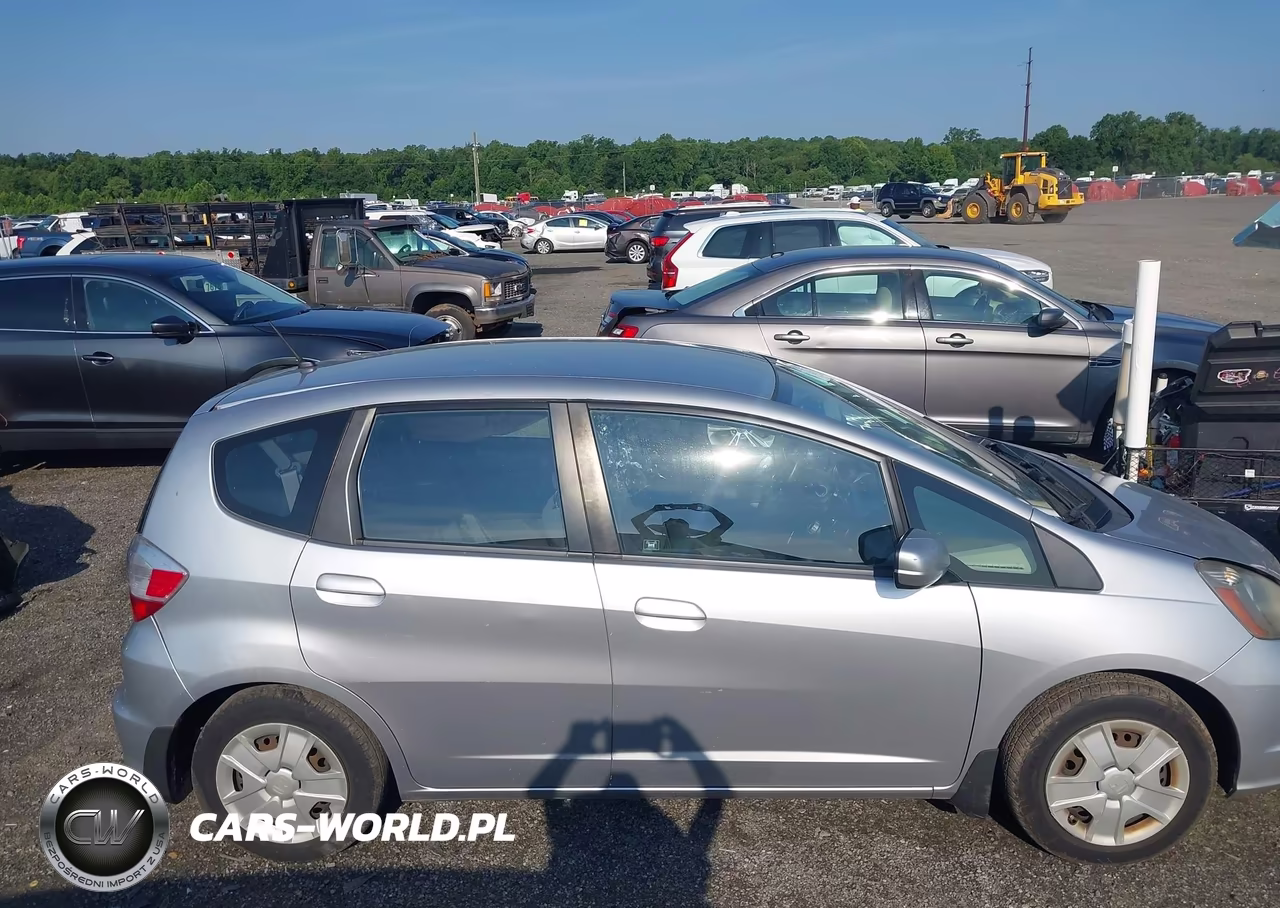 2013 Honda Fit VIN:JHMGE8H39DC046877 - 13