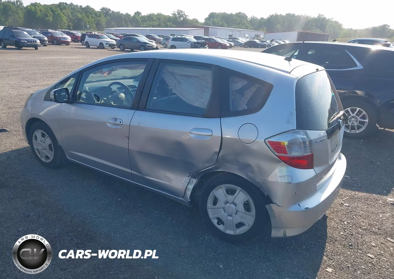2013 Honda Fit VIN:JHMGE8H39DC046877 - 3
