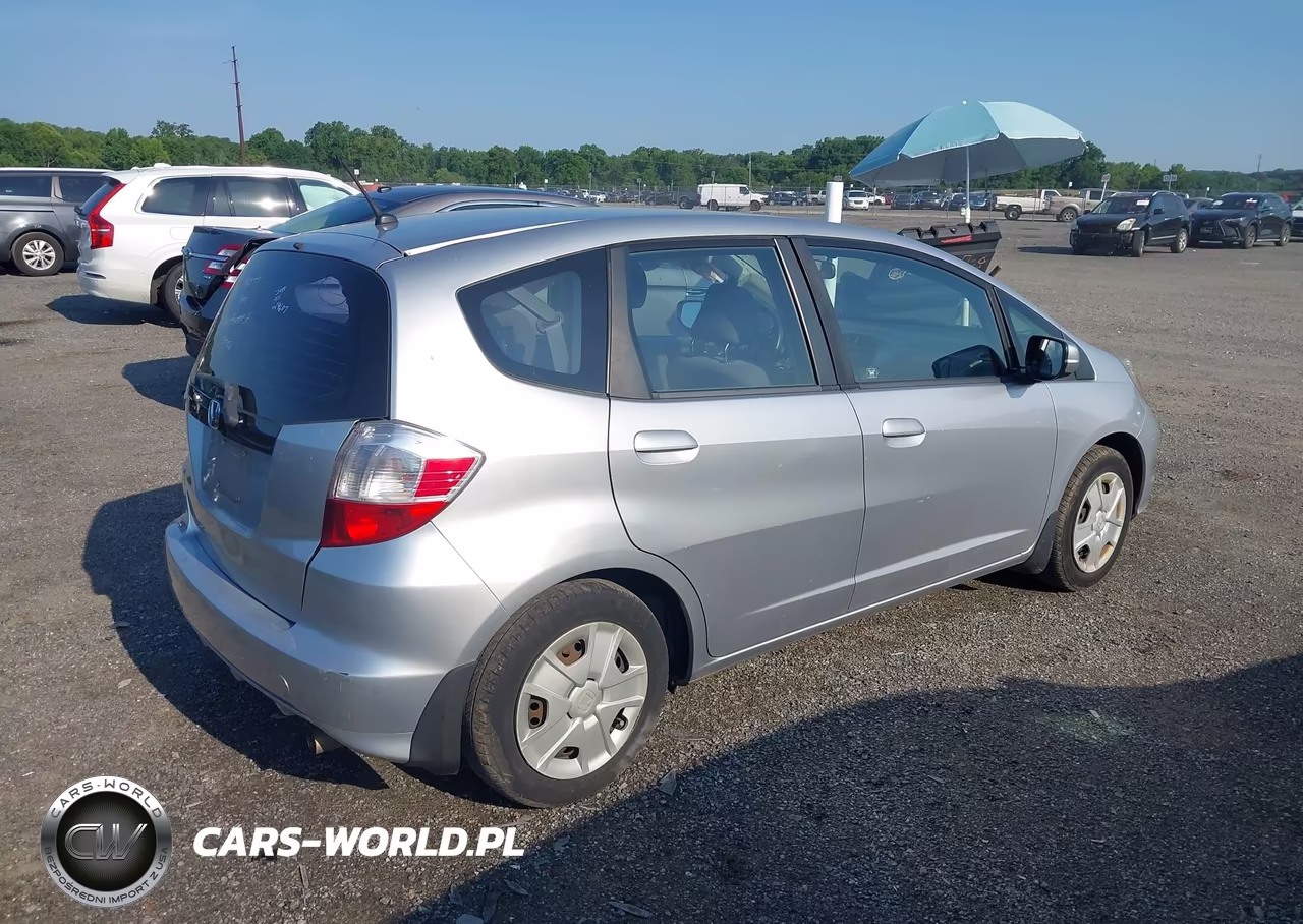 2013 Honda Fit VIN:JHMGE8H39DC046877 - 4