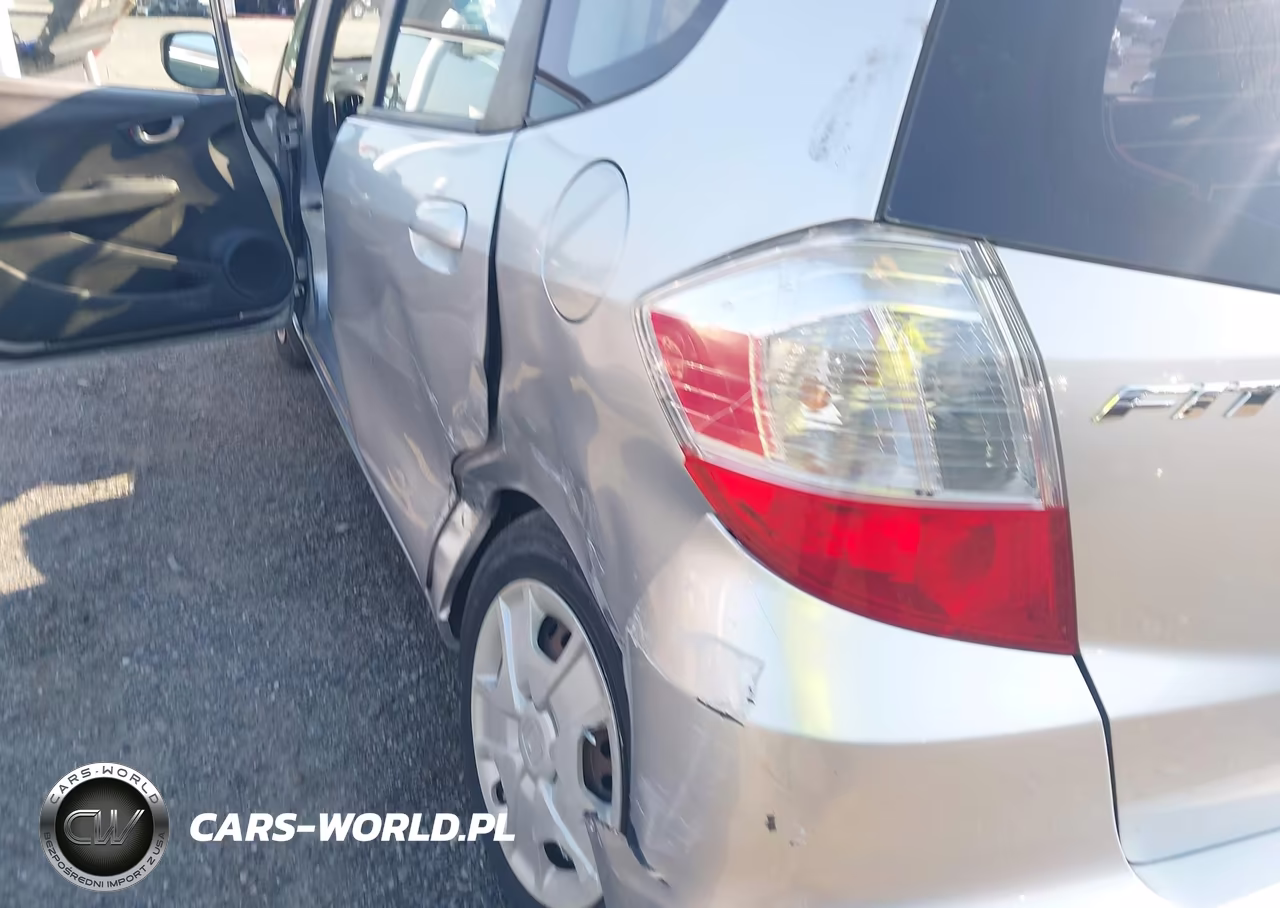 2013 Honda Fit VIN:JHMGE8H39DC046877 - 6