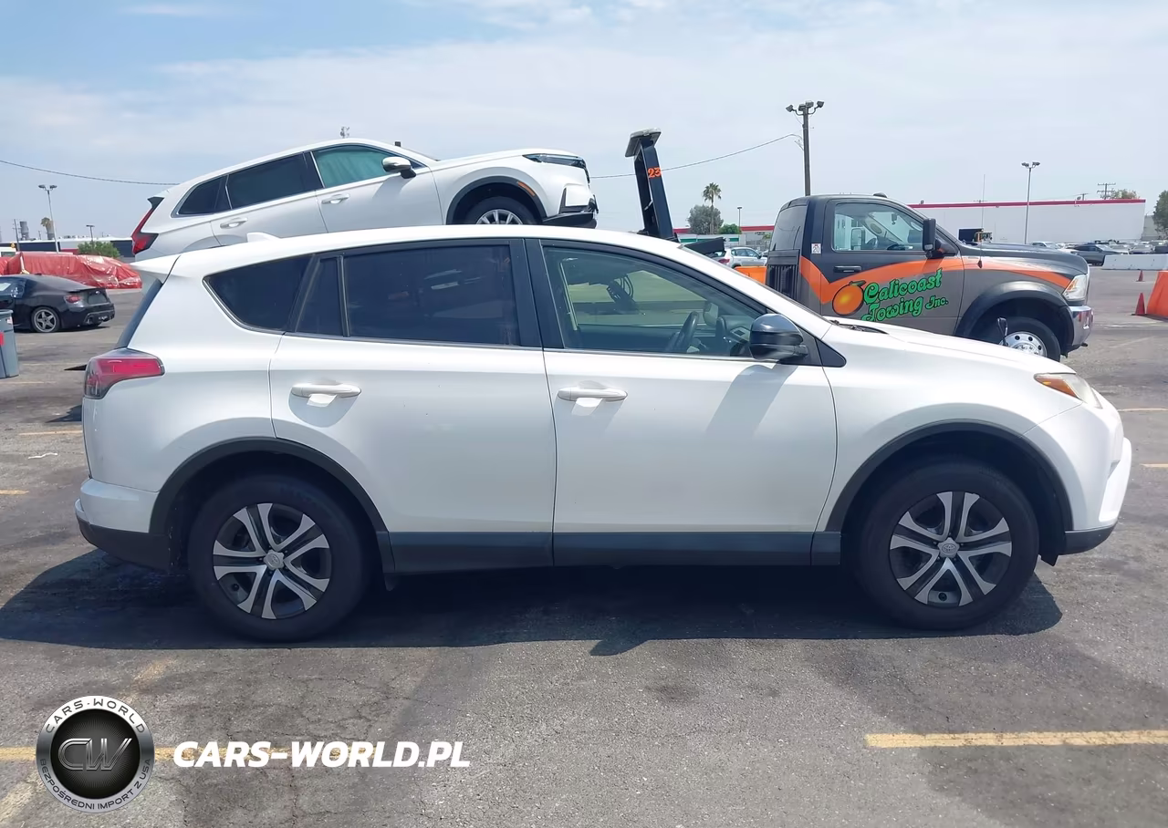 2018 Toyota Rav4 Le VIN:JTMZFREV5JJ153838 - 13