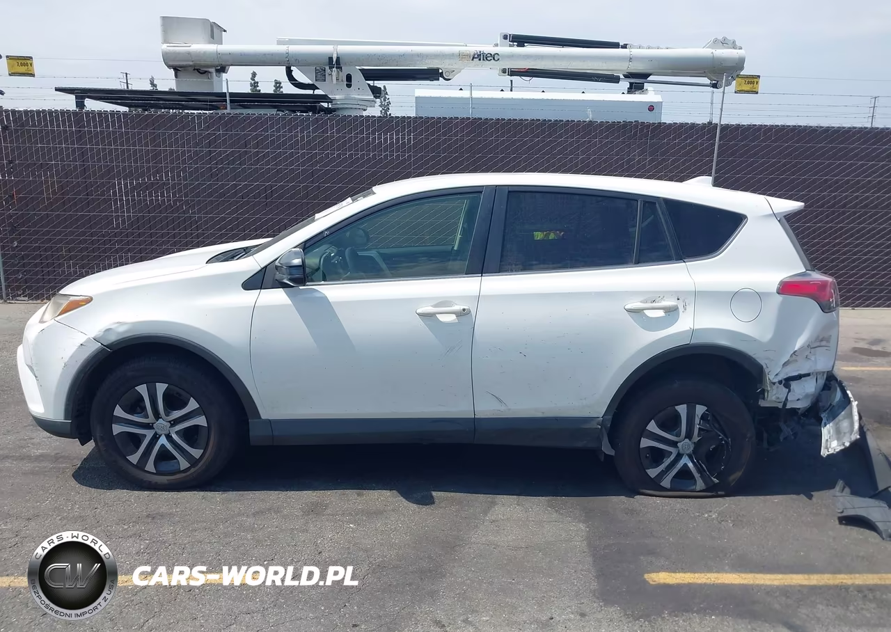 2018 Toyota Rav4 Le VIN:JTMZFREV5JJ153838 - 14