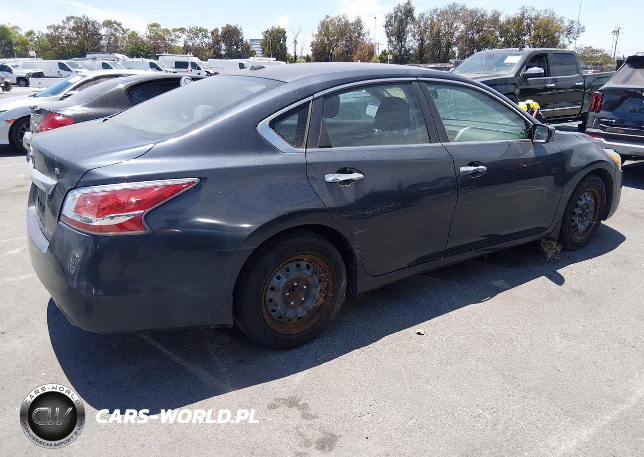 2015 Nissan Altima 2.5 S VIN:1N4AL3APXFC104324 - 4