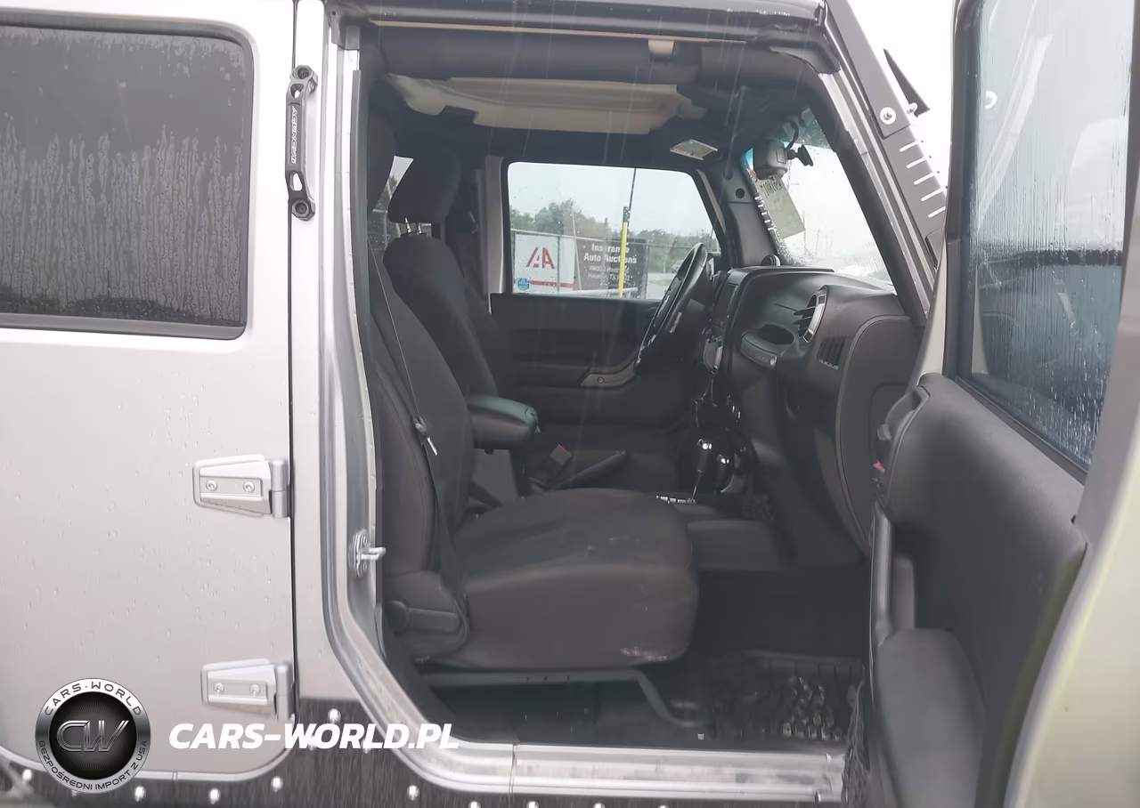 2017 Jeep Wrangler Unlimited Sport 4X4 VIN:1C4BJWDGXHL593070 - 5