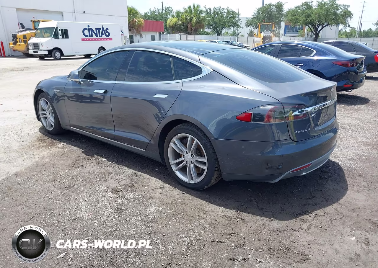 2014 Tesla Model S VIN:5YJSA1S10EFP56681 - 3