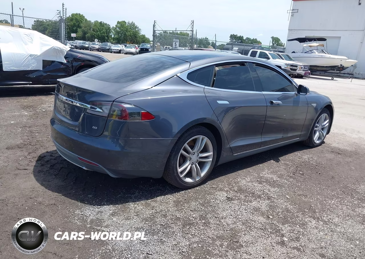 2014 Tesla Model S VIN:5YJSA1S10EFP56681 - 4