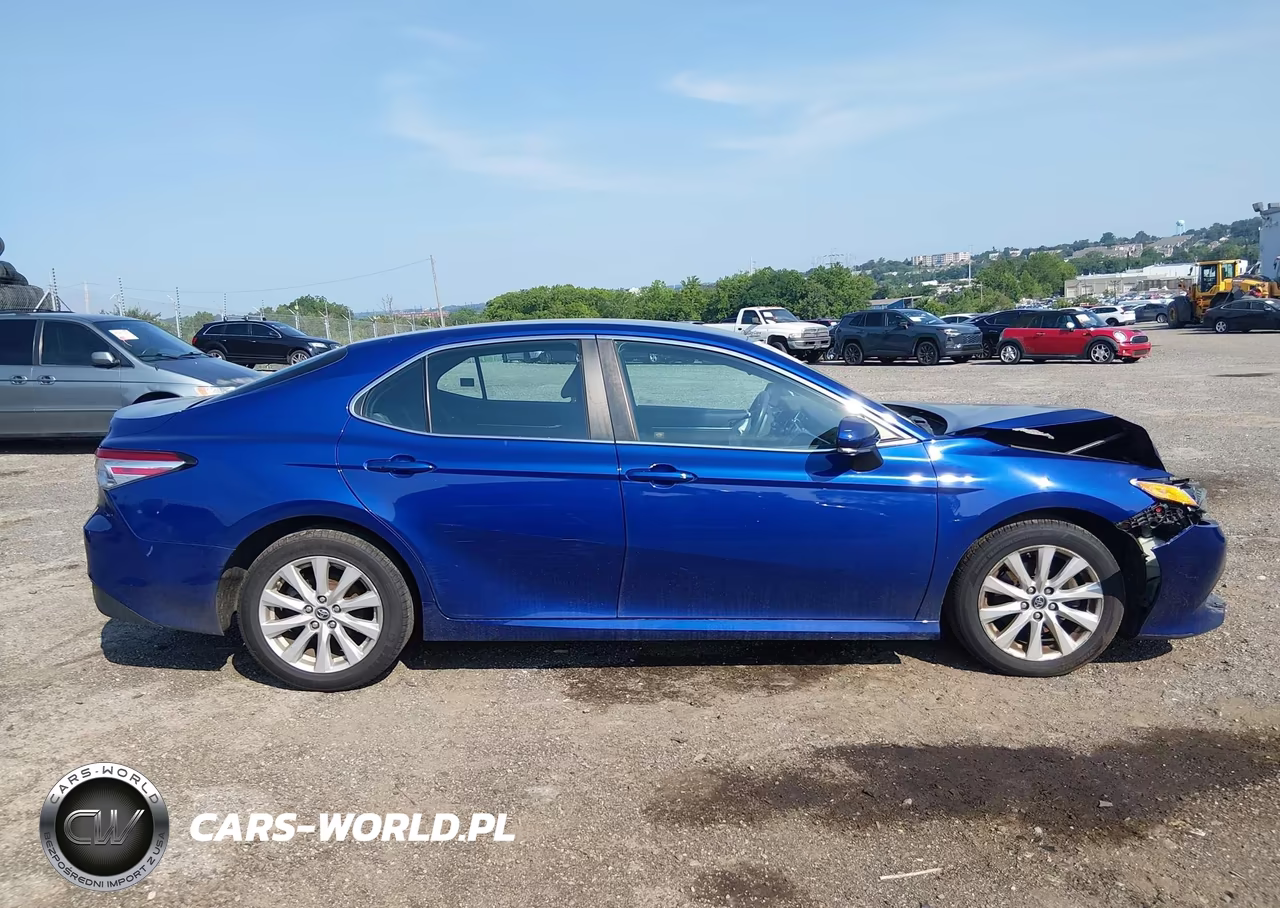 2018 Toyota Camry Le VIN:4T1B11HK9JU575933 - 12