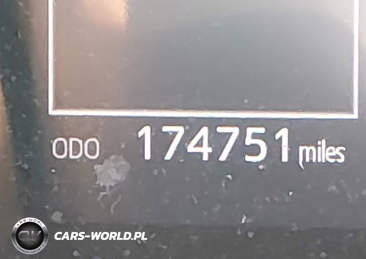 2018 Toyota Camry Le VIN:4T1B11HK9JU575933 - 14