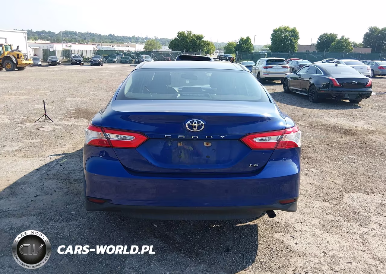 2018 Toyota Camry Le VIN:4T1B11HK9JU575933 - 15