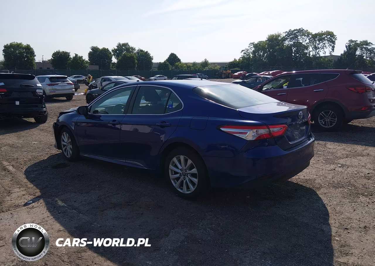2018 Toyota Camry Le VIN:4T1B11HK9JU575933 - 3
