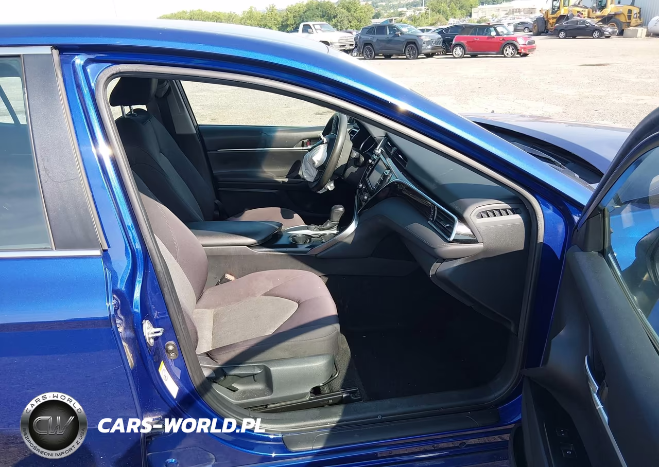 2018 Toyota Camry Le VIN:4T1B11HK9JU575933 - 5